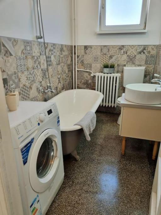 Cozy Apartment Near City Center Bucharest Luaran gambar