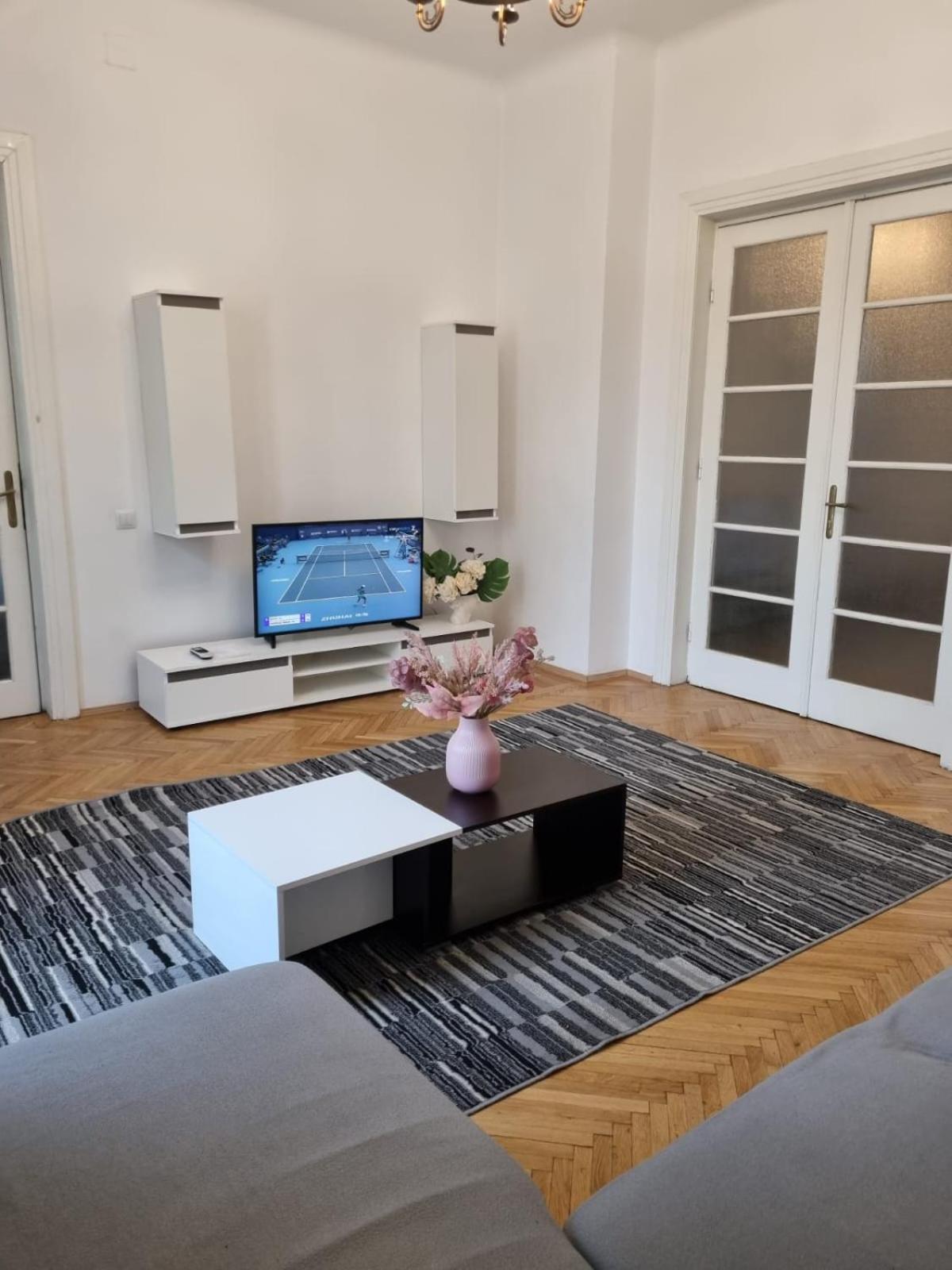 Cozy Apartment Near City Center Bucharest Luaran gambar
